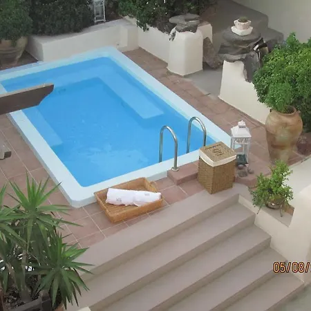 Lava Suites & Lounge 